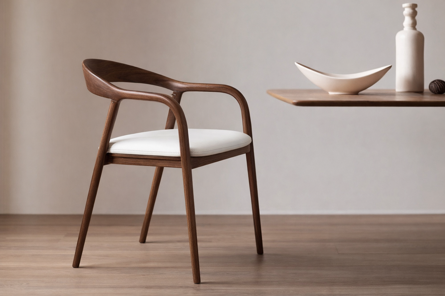 Chaise design Orvials - Inspiration mid-century en bois massif